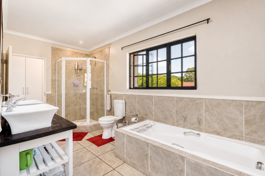 3 Bedroom Property for Sale in Broadacres Gauteng