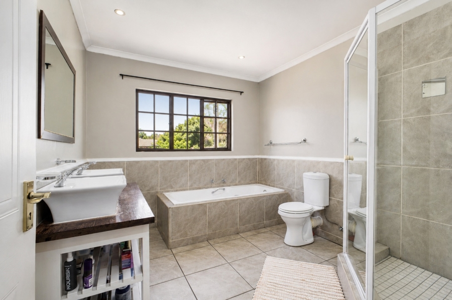 3 Bedroom Property for Sale in Broadacres Gauteng