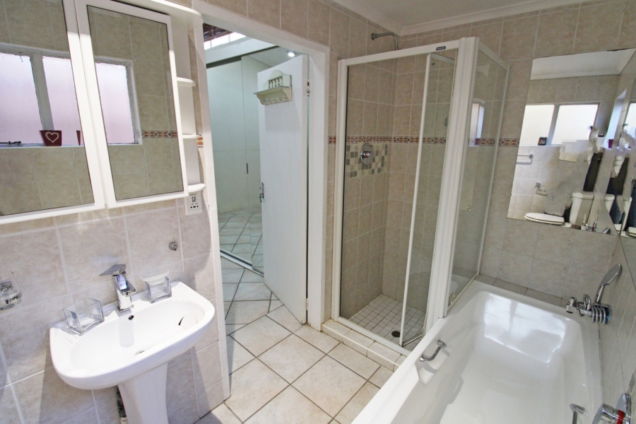 To Let 3 Bedroom Property for Rent in Bryanston East Gauteng