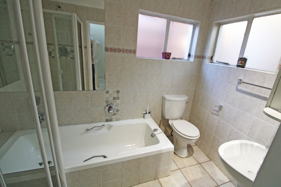 To Let 3 Bedroom Property for Rent in Bryanston East Gauteng