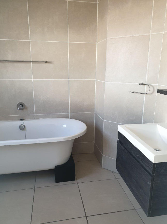 To Let 2 Bedroom Property for Rent in Greenstone Hill Gauteng