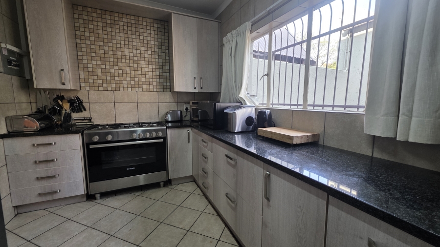 4 Bedroom Property for Sale in Garsfontein Gauteng