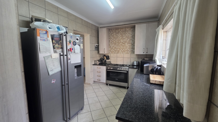 4 Bedroom Property for Sale in Garsfontein Gauteng