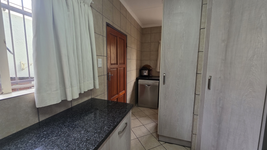 4 Bedroom Property for Sale in Garsfontein Gauteng