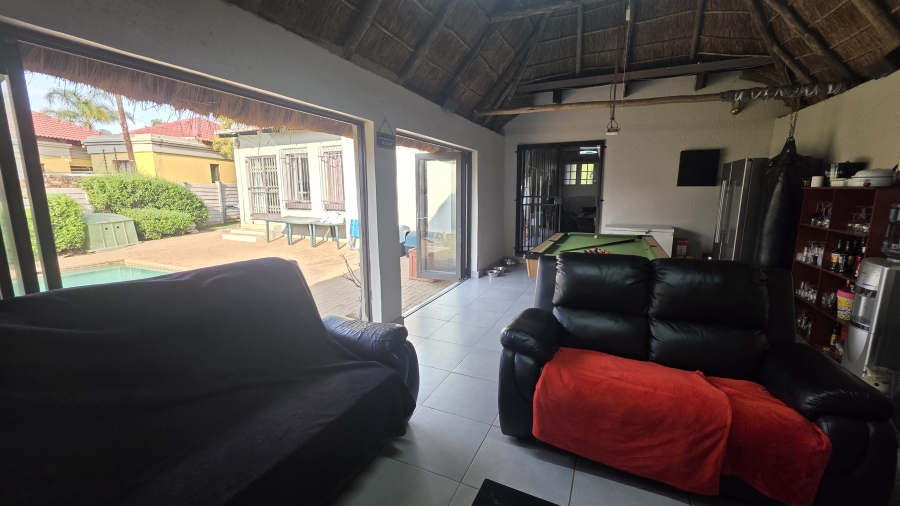 4 Bedroom Property for Sale in Garsfontein Gauteng