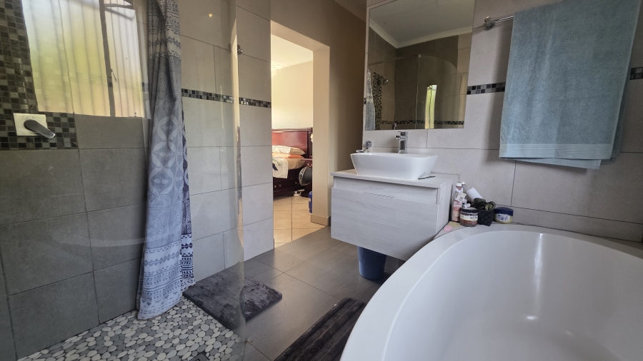 4 Bedroom Property for Sale in Garsfontein Gauteng