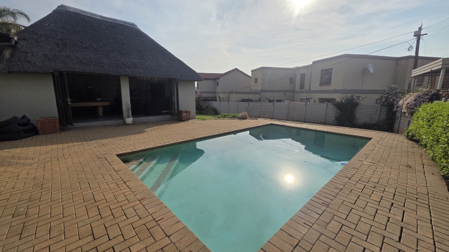 4 Bedroom Property for Sale in Garsfontein Gauteng