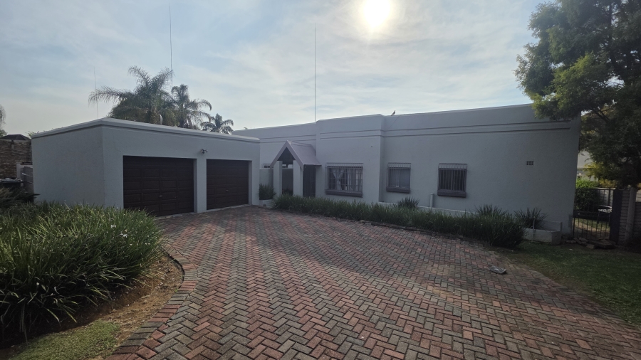 4 Bedroom Property for Sale in Garsfontein Gauteng
