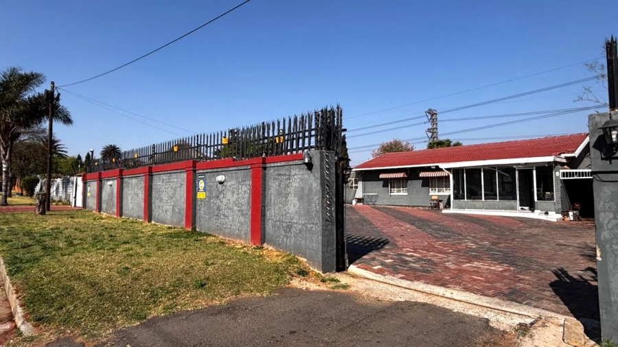 6 Bedroom Property for Sale in Wychwood Gauteng