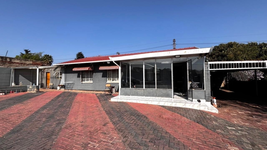 6 Bedroom Property for Sale in Wychwood Gauteng