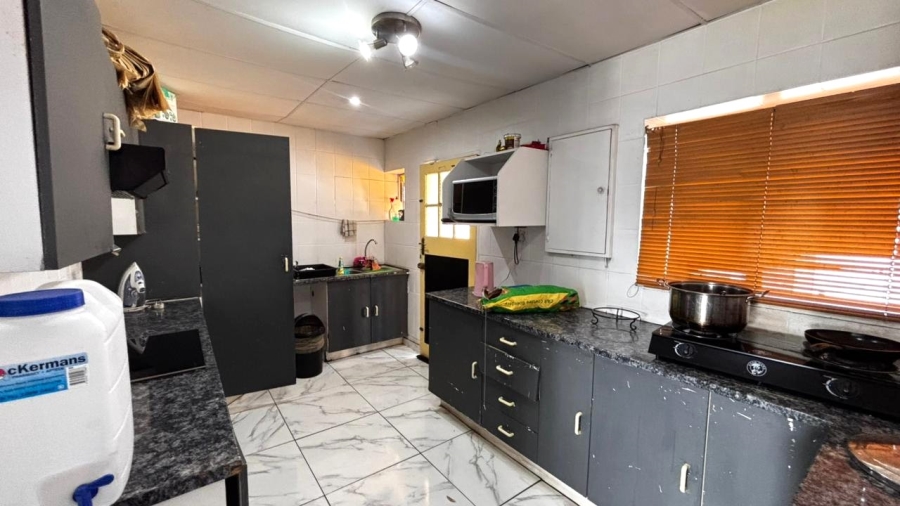 6 Bedroom Property for Sale in Wychwood Gauteng