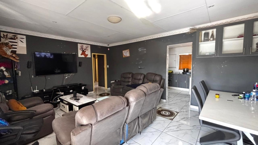 6 Bedroom Property for Sale in Wychwood Gauteng