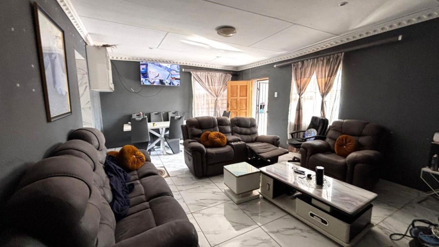 6 Bedroom Property for Sale in Wychwood Gauteng