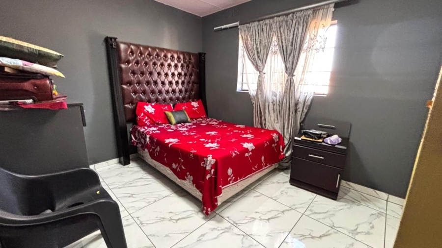6 Bedroom Property for Sale in Wychwood Gauteng