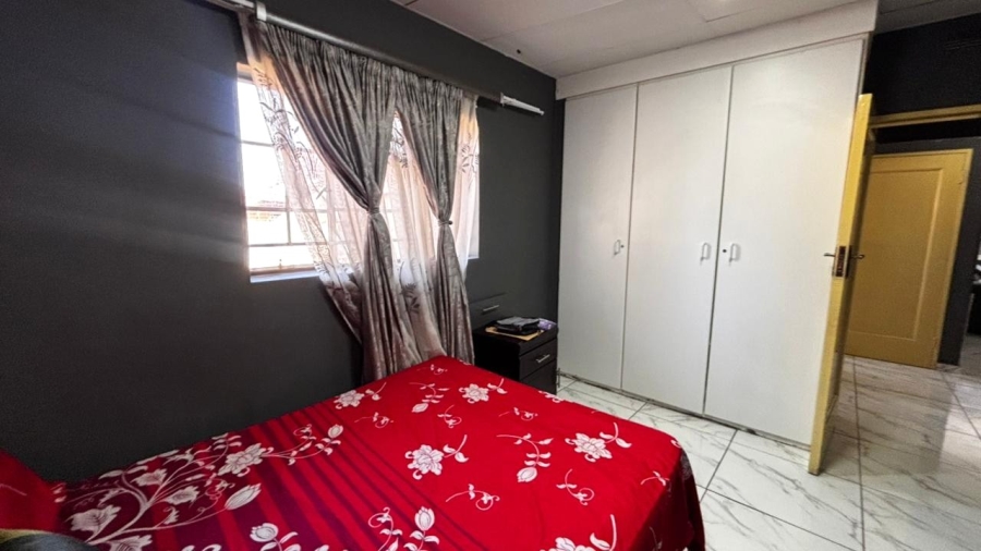 6 Bedroom Property for Sale in Wychwood Gauteng