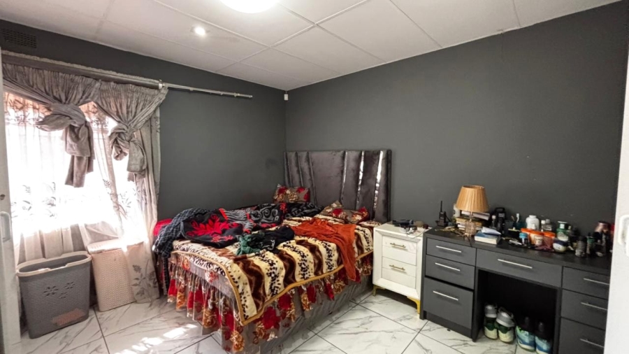 6 Bedroom Property for Sale in Wychwood Gauteng