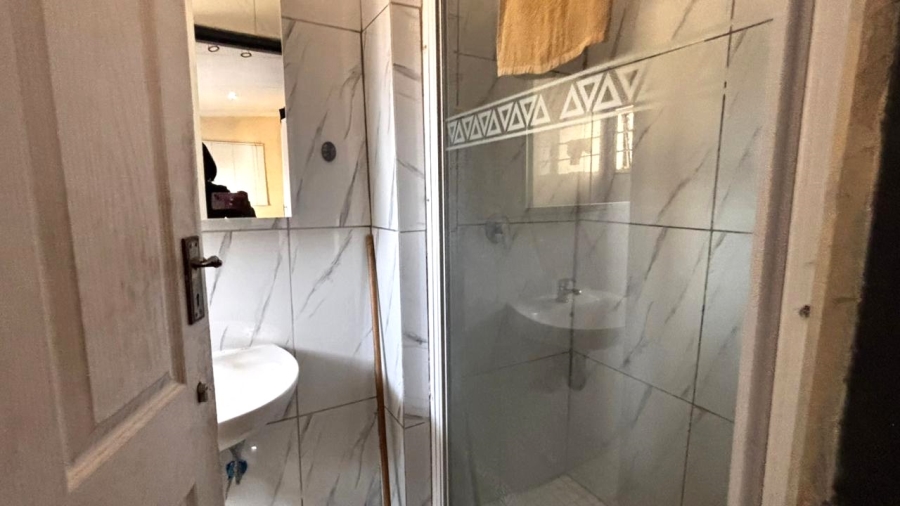 6 Bedroom Property for Sale in Wychwood Gauteng
