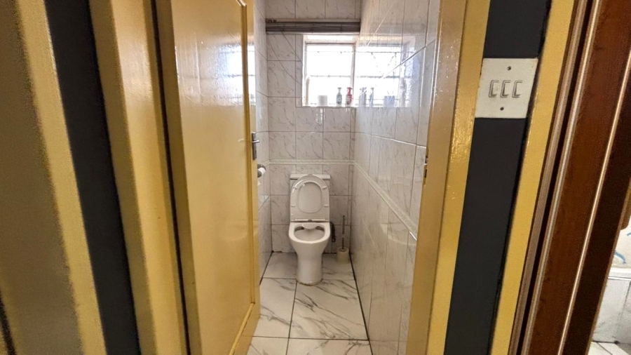 6 Bedroom Property for Sale in Wychwood Gauteng