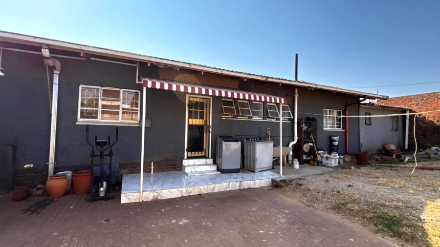 6 Bedroom Property for Sale in Wychwood Gauteng