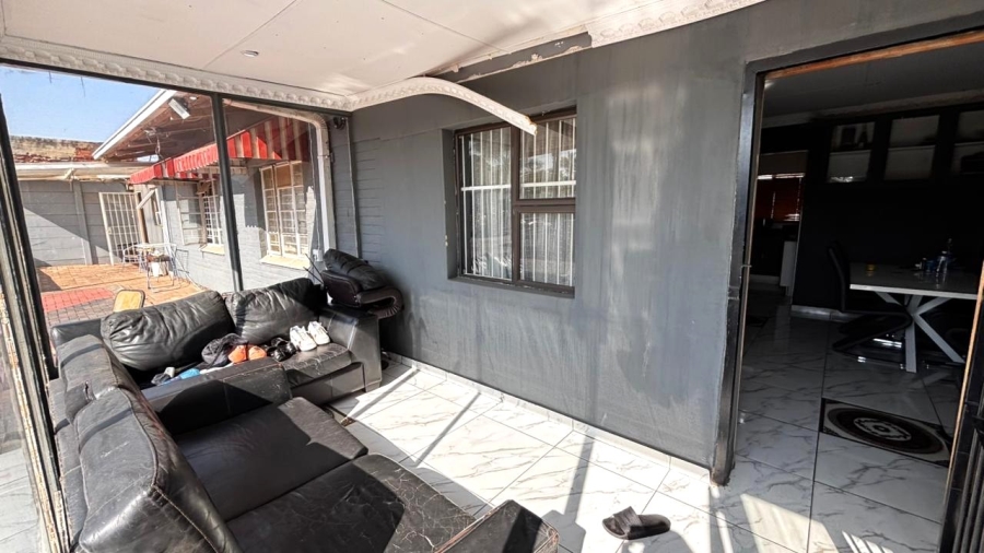 6 Bedroom Property for Sale in Wychwood Gauteng