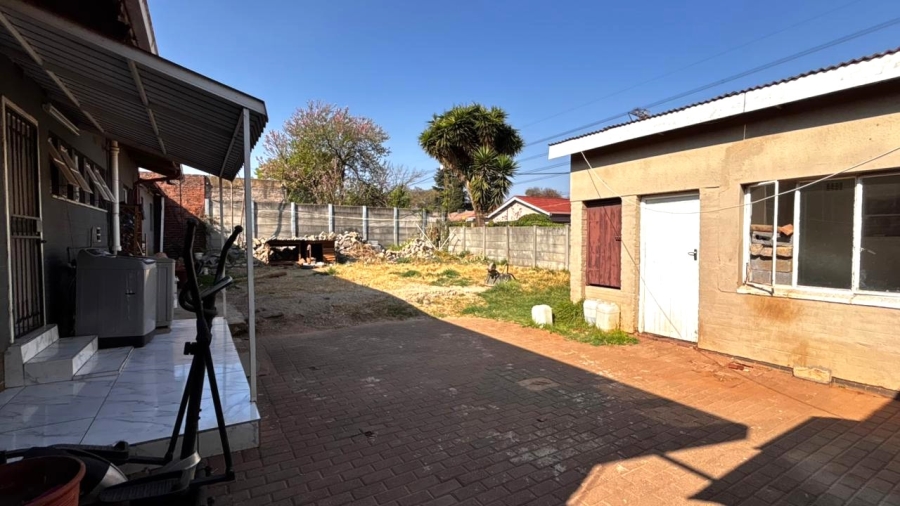 6 Bedroom Property for Sale in Wychwood Gauteng