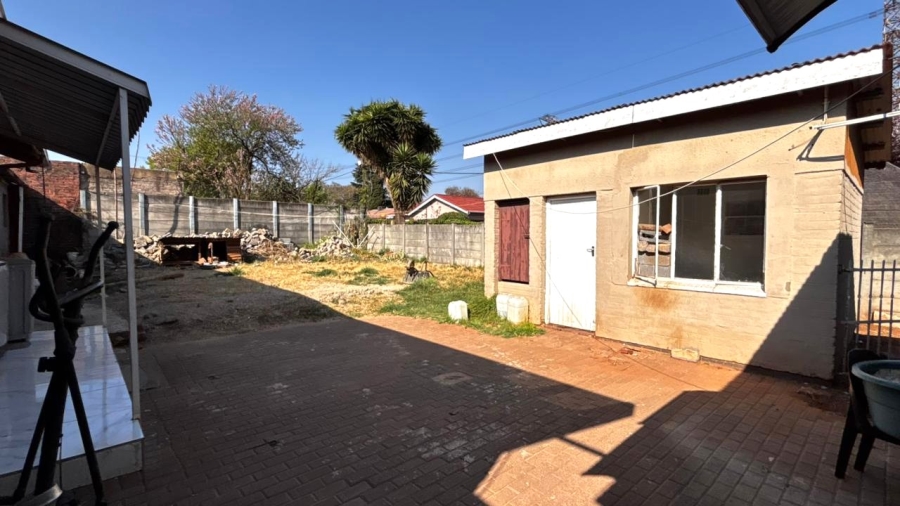 6 Bedroom Property for Sale in Wychwood Gauteng