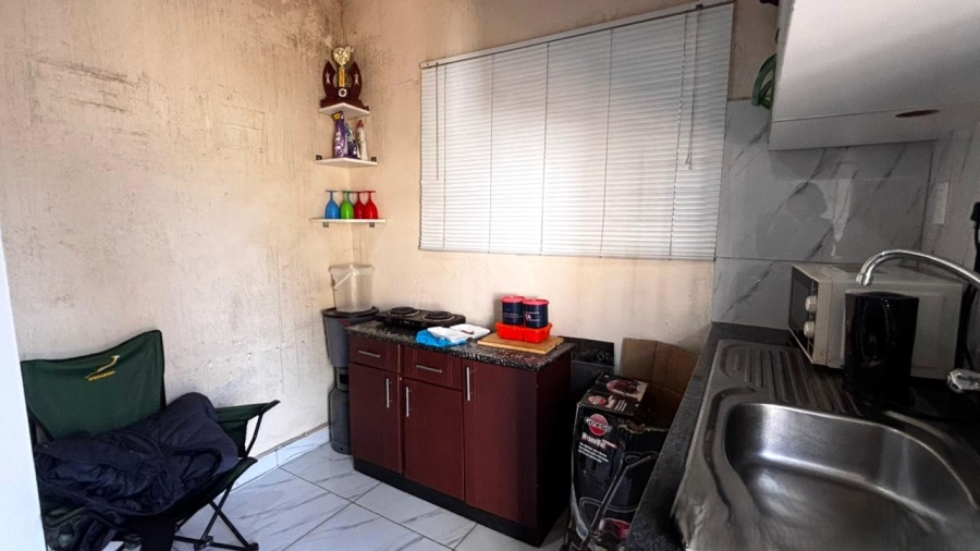 6 Bedroom Property for Sale in Wychwood Gauteng