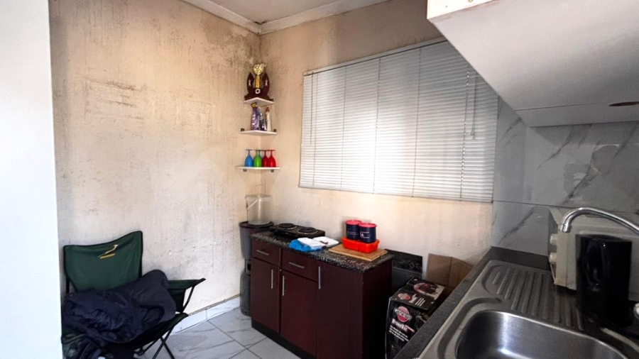 6 Bedroom Property for Sale in Wychwood Gauteng