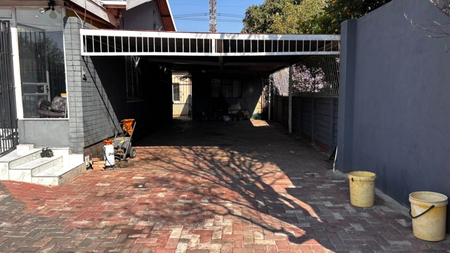 6 Bedroom Property for Sale in Wychwood Gauteng