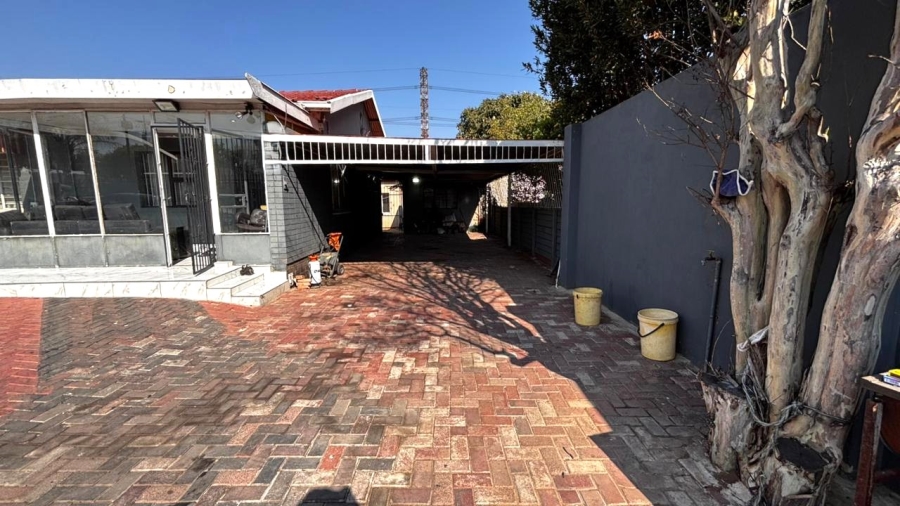 6 Bedroom Property for Sale in Wychwood Gauteng
