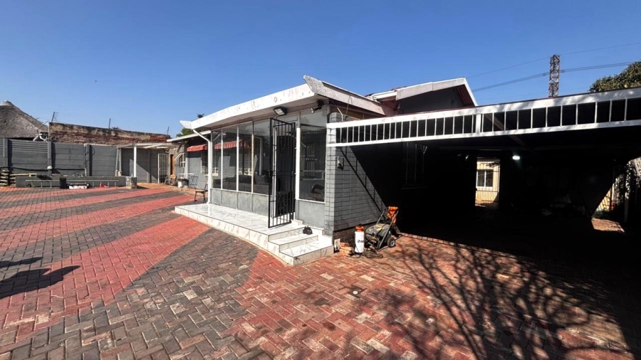 6 Bedroom Property for Sale in Wychwood Gauteng