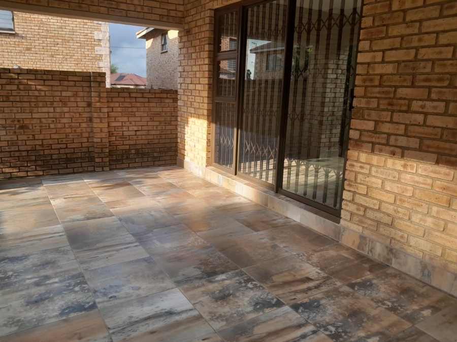 3 Bedroom Property for Sale in Harveston A H Gauteng