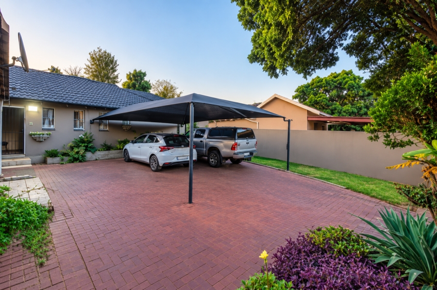 4 Bedroom Property for Sale in Lindhaven Gauteng