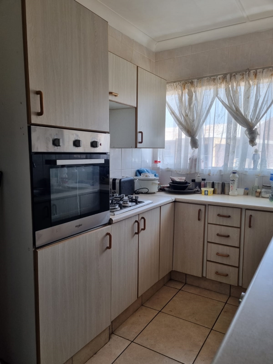 2 Bedroom Property for Sale in Discovery Gauteng