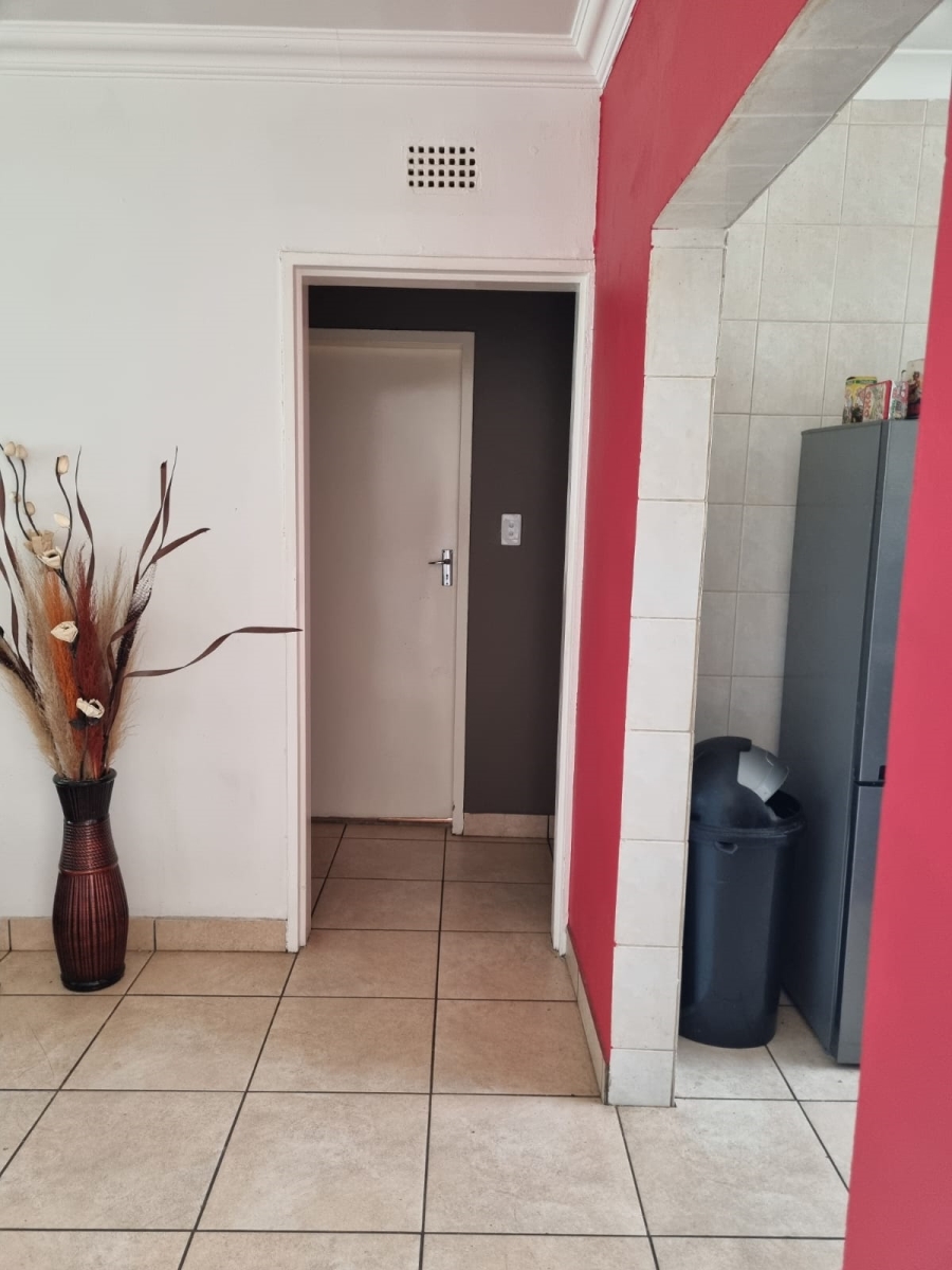 2 Bedroom Property for Sale in Discovery Gauteng