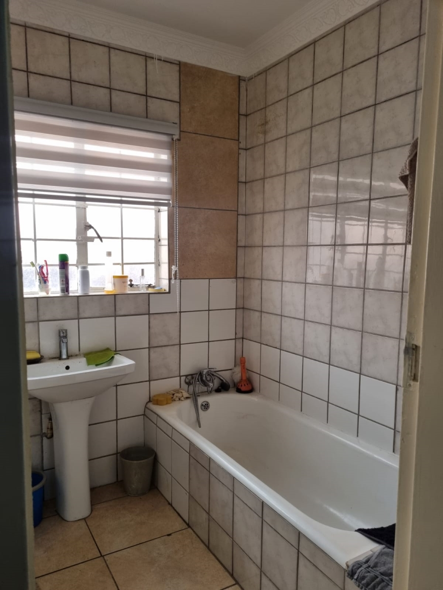 2 Bedroom Property for Sale in Discovery Gauteng