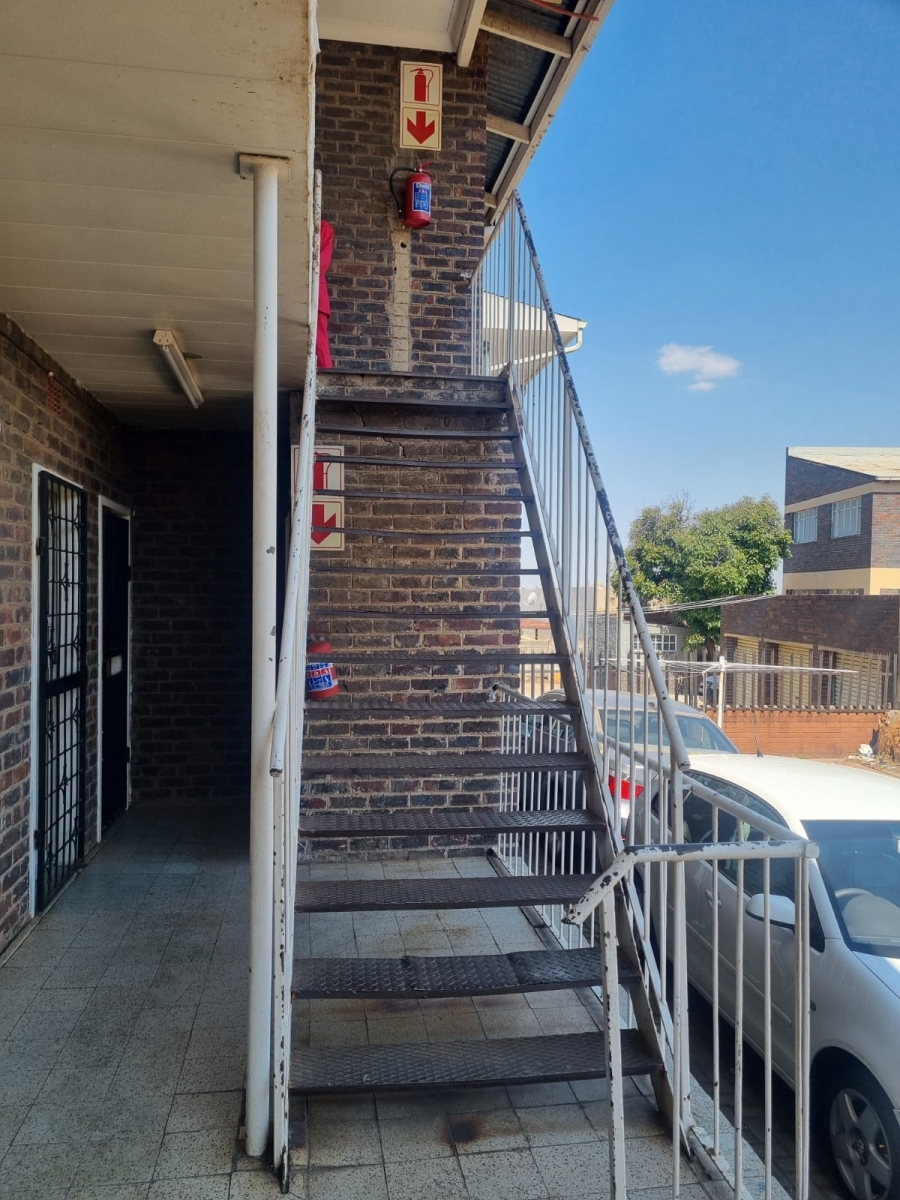 2 Bedroom Property for Sale in Discovery Gauteng