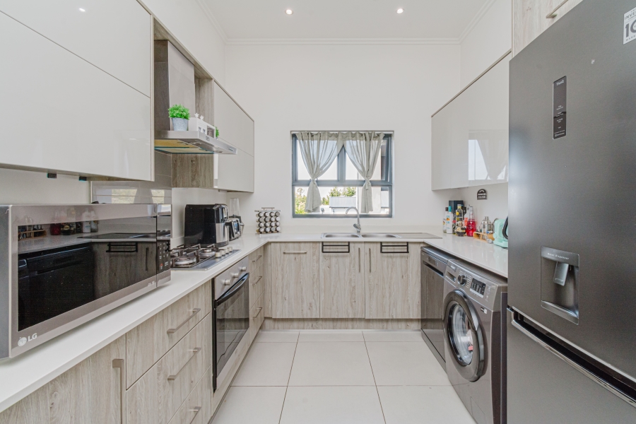 2 Bedroom Property for Sale in Broadacres Gauteng