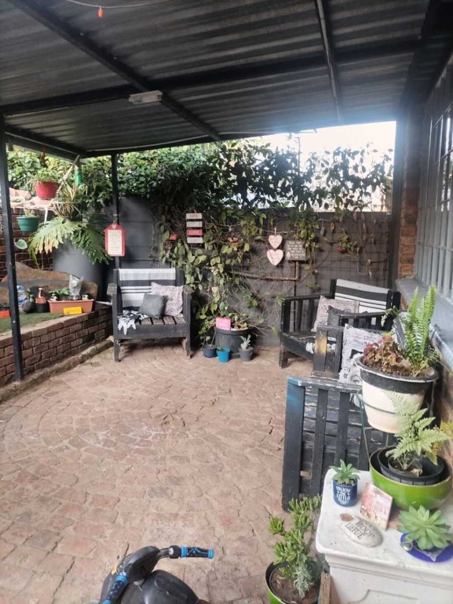 3 Bedroom Property for Sale in Mountain View Gauteng