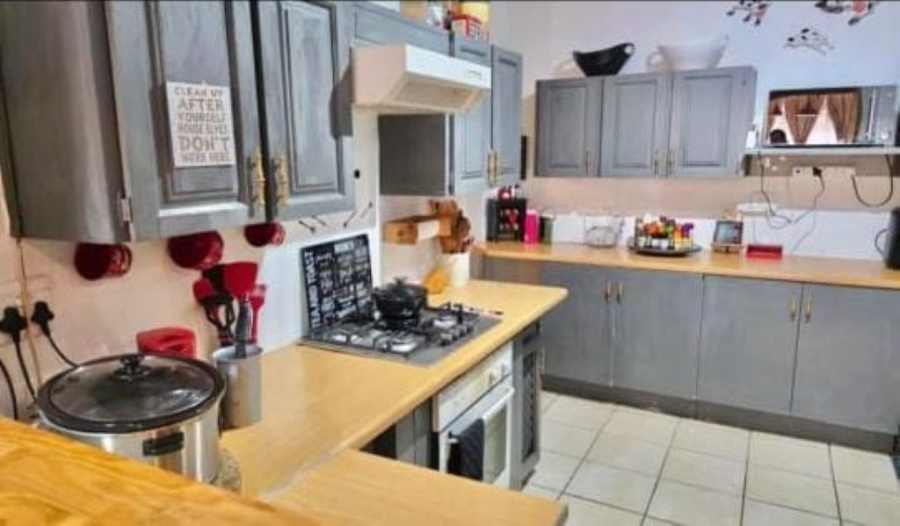 3 Bedroom Property for Sale in Mountain View Gauteng