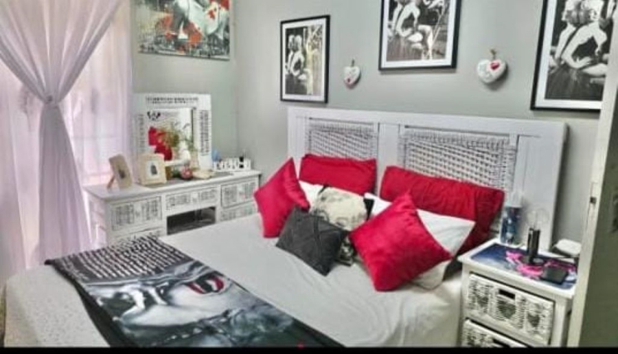 3 Bedroom Property for Sale in Mountain View Gauteng