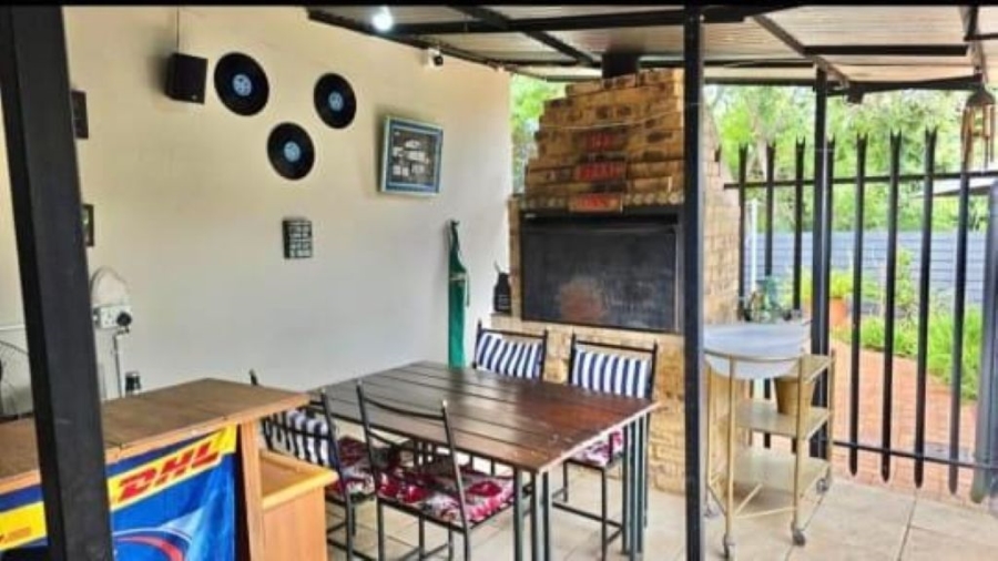 3 Bedroom Property for Sale in Mountain View Gauteng