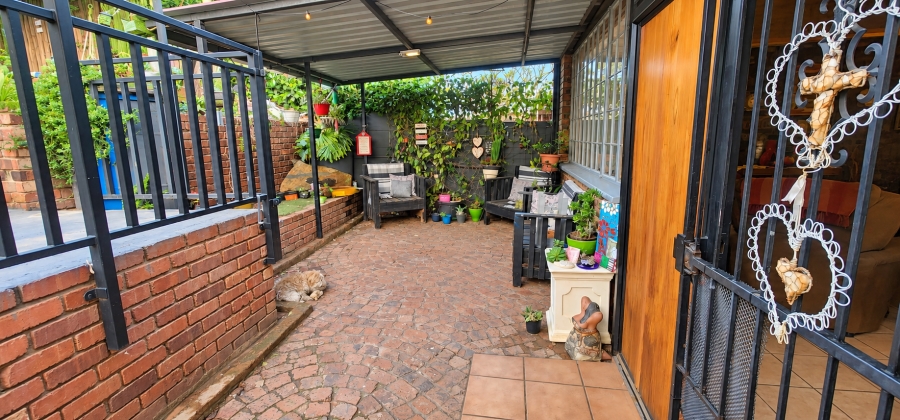 3 Bedroom Property for Sale in Mountain View Gauteng