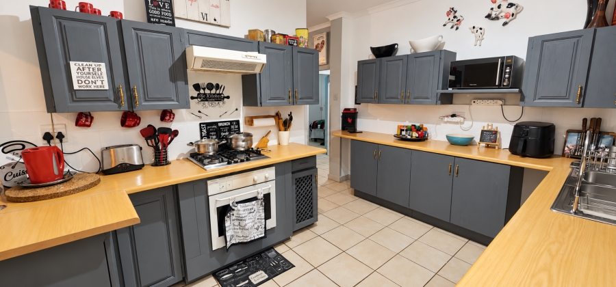3 Bedroom Property for Sale in Mountain View Gauteng