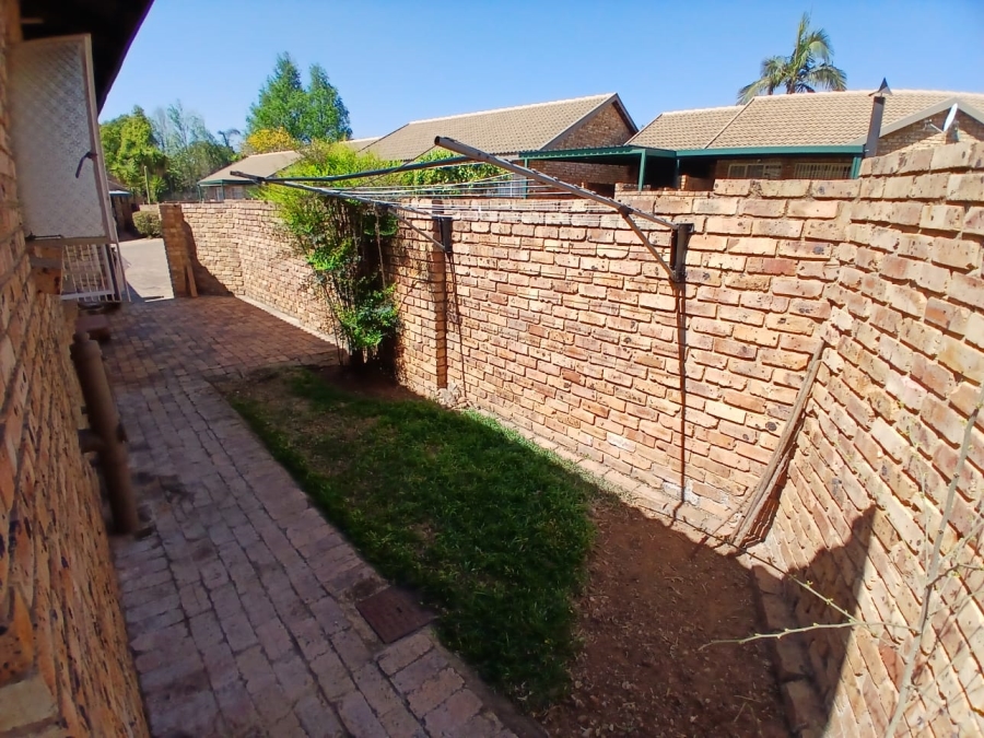 To Let 2 Bedroom Property for Rent in Equestria Gauteng