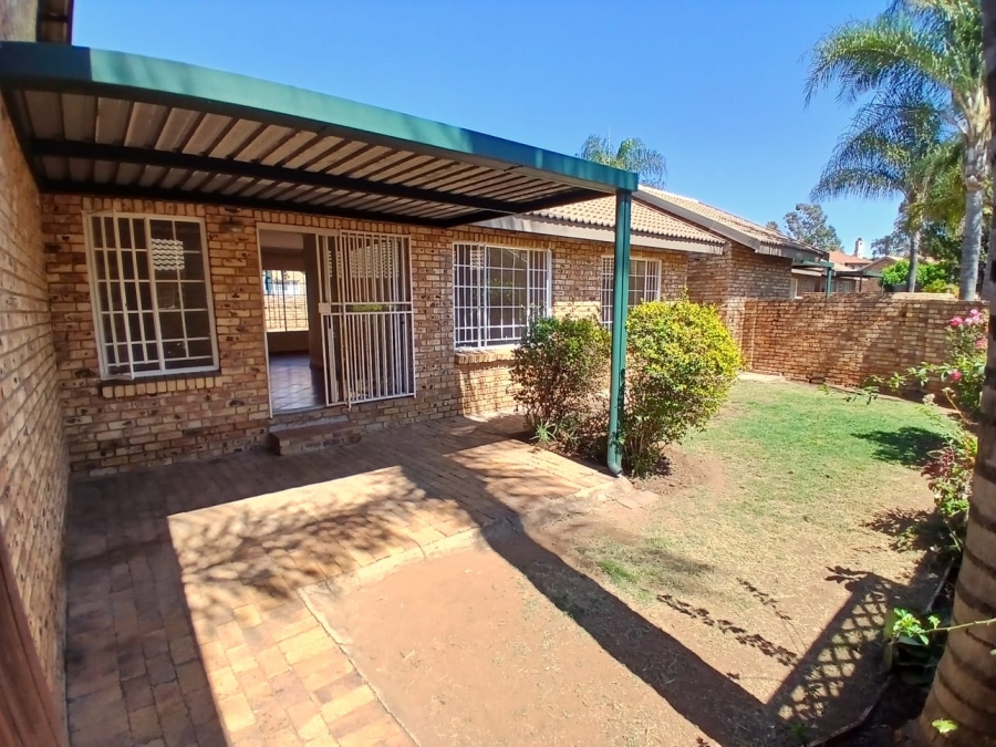 To Let 2 Bedroom Property for Rent in Equestria Gauteng
