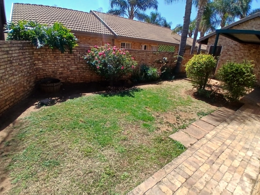 To Let 2 Bedroom Property for Rent in Equestria Gauteng