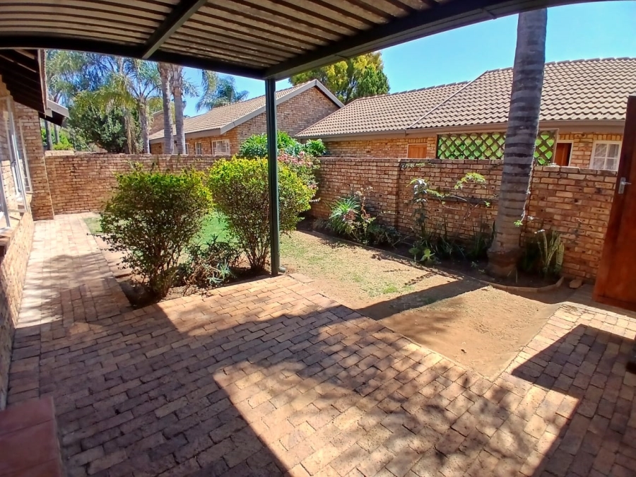 To Let 2 Bedroom Property for Rent in Equestria Gauteng