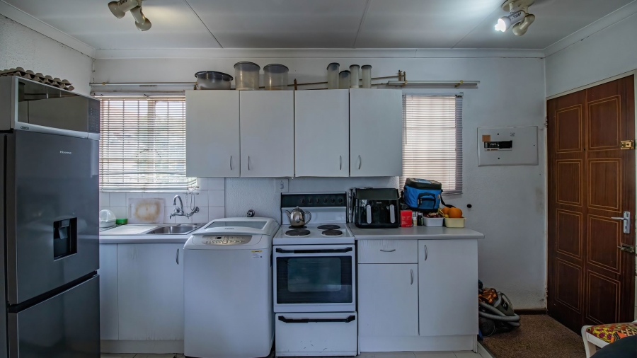 1 Bedroom Property for Sale in Kew Gauteng