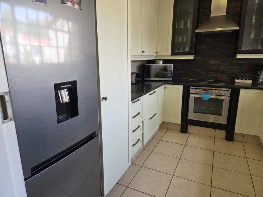 To Let 2 Bedroom Property for Rent in Bryanston Gauteng